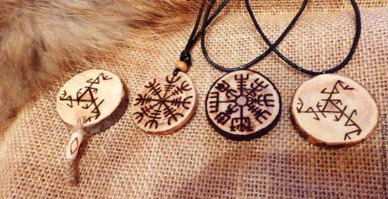 obeski z runami kot talismani uspeha