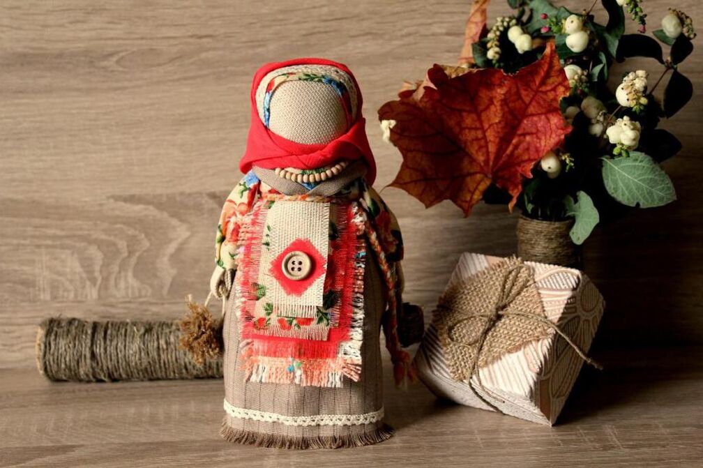 DIY lutka kot amulet sreče fotografija 1