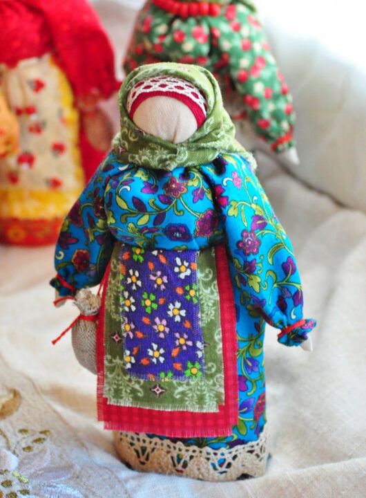 DIY lutka kot amulet sreče fotografija 3