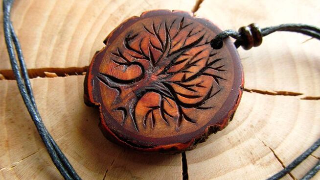 leseni amulet za srečo