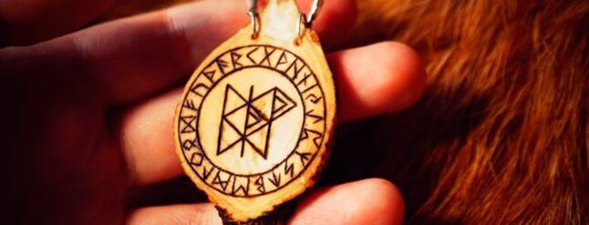 rune na amuletu sreče